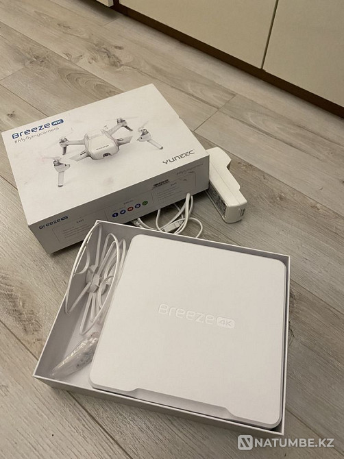 Quadcopter drone yuneec breeze 4k  - photo 2