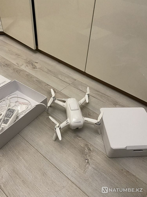 Quadcopter drone yuneec breeze 4k  - photo 1