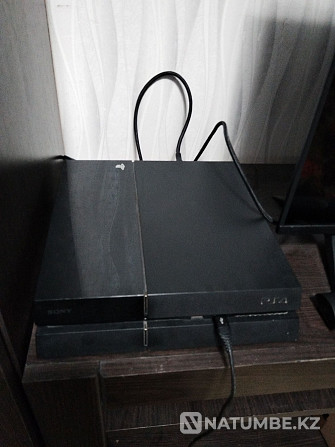 PlayStation 4 + FIFA 19 disc  - photo 1