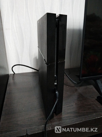 PlayStation 4 + FIFA 19 disc  - photo 2