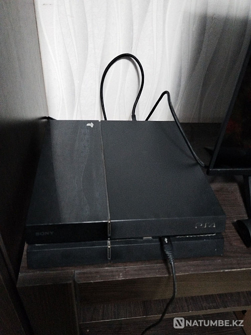 PlayStation 4 + диск FIFA 19  - изображение 1