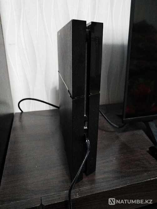 PlayStation 4 + диск FIFA 19  - изображение 2