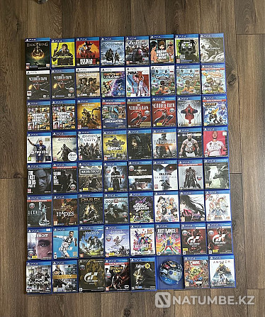 Discs on PlayStation 5 games on PlayStation 4  - photo 1