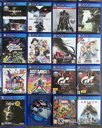 Discs on PlayStation 5 games on PlayStation 4  - photo 5
