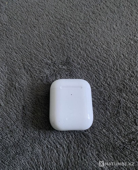 Продам почти новые наушники оригинал airpods 2 Алматы - изображение 4
