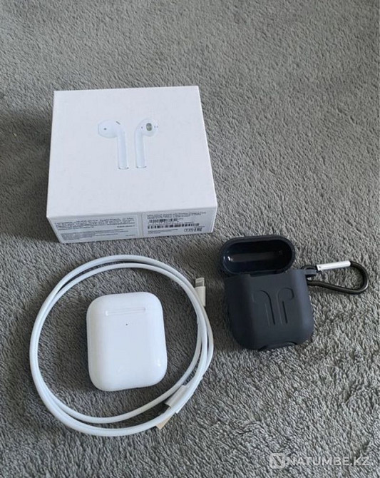Продам почти новые наушники оригинал airpods 2 Алматы - изображение 1