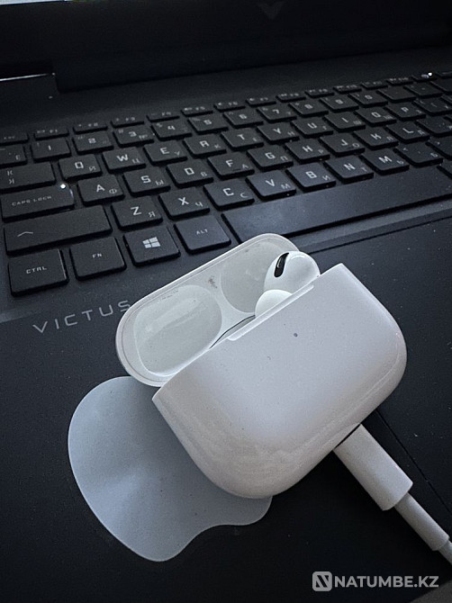 Airpods Pro 1 оригинал без левого уха Алматы - изображение 1