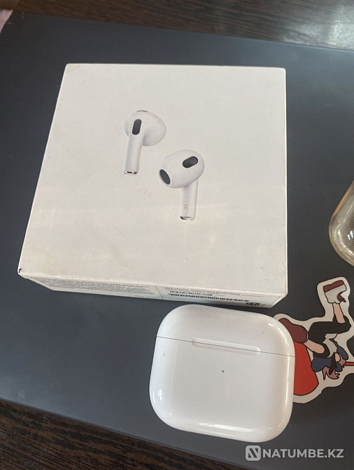 Наушники оригинал айраподс 3; origina Apple l airpods 3. идеальное бу Алматы - изображение 4