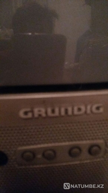 Телевизор Grundig с кронштейном и родным пультом Жамбыльская область - изображение 2