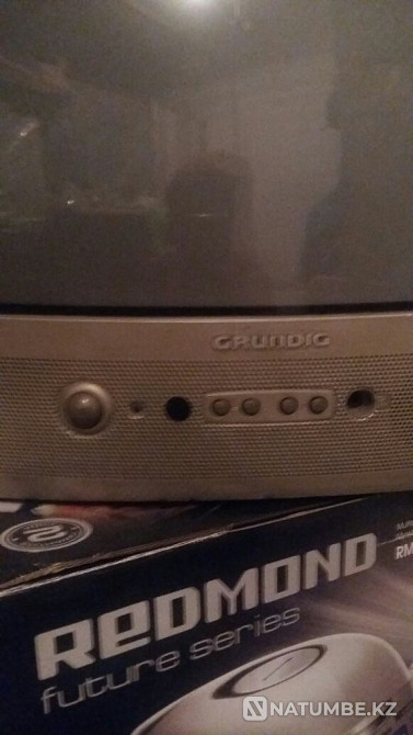 Телевизор Grundig с кронштейном и родным пультом Жамбыльская область - изображение 3