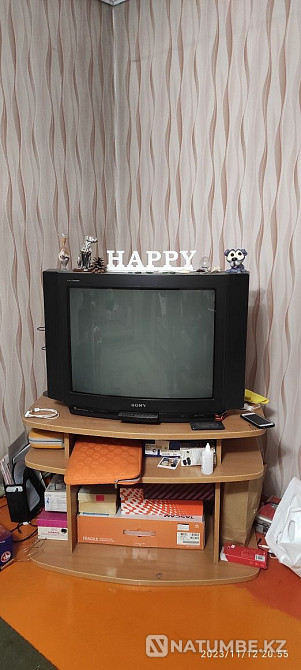 Продается телевизор с тумбой Западно-Казахстанская область - изображение 1
