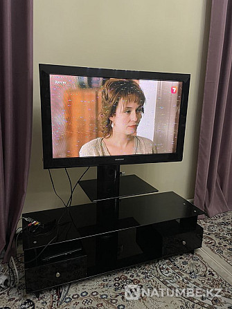 Срочно продаем телевизор Самсунг с подставкой Державинск - изображение 1