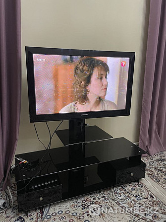 Urgently selling Samsung TV with stand Derjavinsk - photo 2