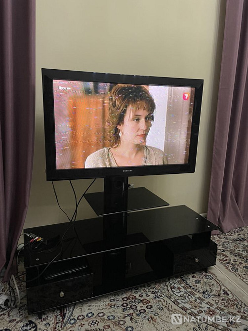 Urgently selling Samsung TV with stand Derjavinsk - photo 1