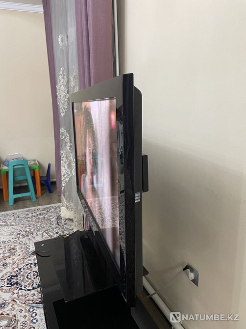 Urgently selling Samsung TV with stand Derjavinsk - photo 3