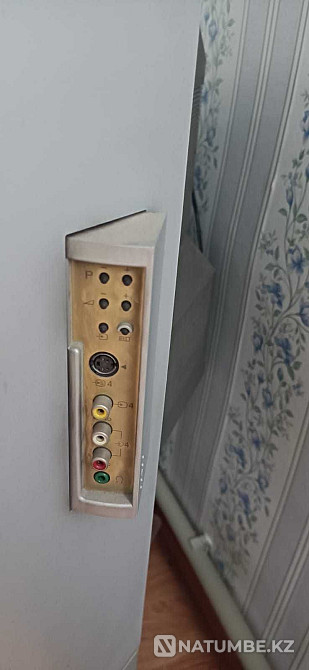 Продам Б/у телевизор Sony Trinitron в рабочем состоянии c тумбой Эмба - изображение 2