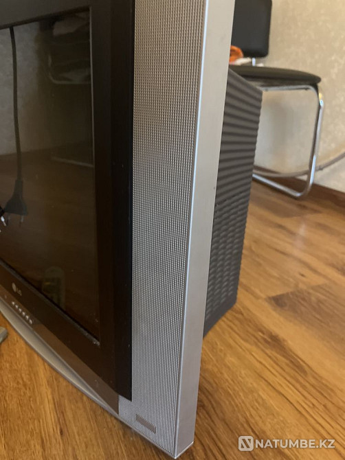 TV with remote control in excellent condition Urochishche Talgarbaytuma - photo 2