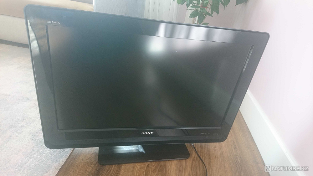 Sony Bravia TV; diagonal 32