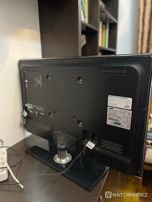 TV Samsung UE32D4000NW  - photo 2