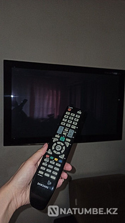 Телевизор Samsung с кронштейном и пультом в идеальном состоянии Риддер - изображение 1