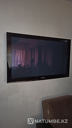 Телевизор Samsung с кронштейном и пультом в идеальном состоянии Риддер - изображение 3