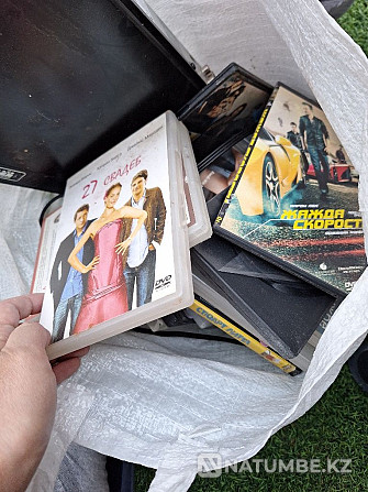 Selling DVD player and discs Almaty - photo 1