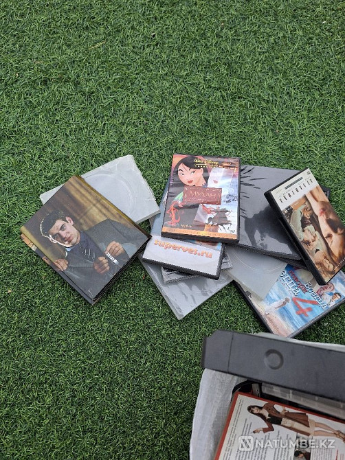 Selling DVD player and discs Almaty - photo 2