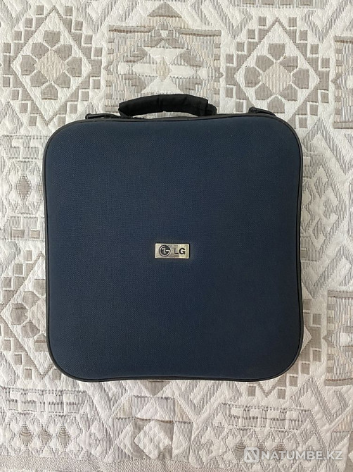 DVD player / with screen, portable Almaty - photo 5