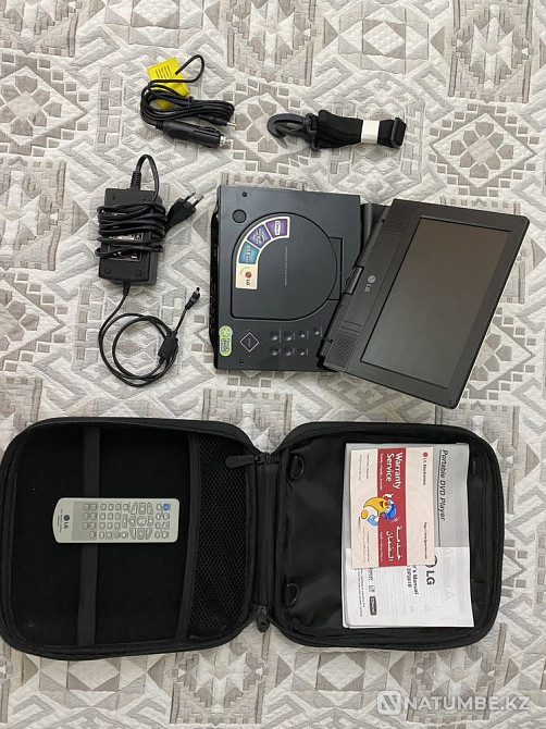 DVD player / with screen, portable Almaty - photo 1