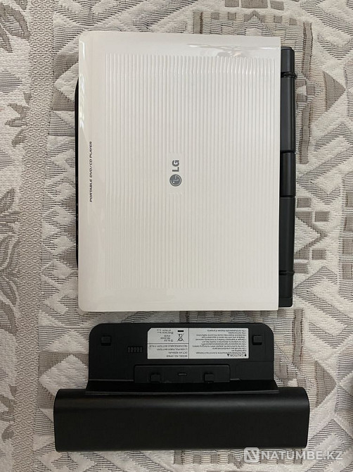 DVD player / with screen, portable Almaty - photo 3
