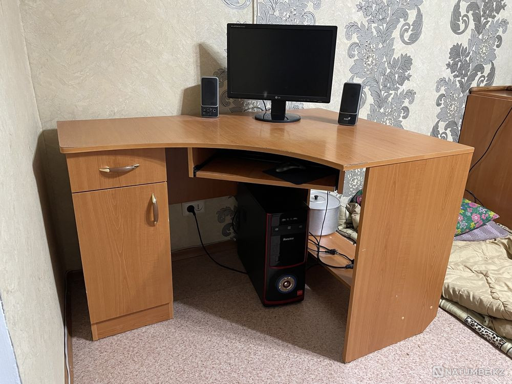 компьютер и стол компьютерный Алматы - изображение 1