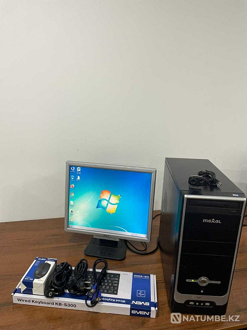 Selling a computer in excellent condition monitor 19