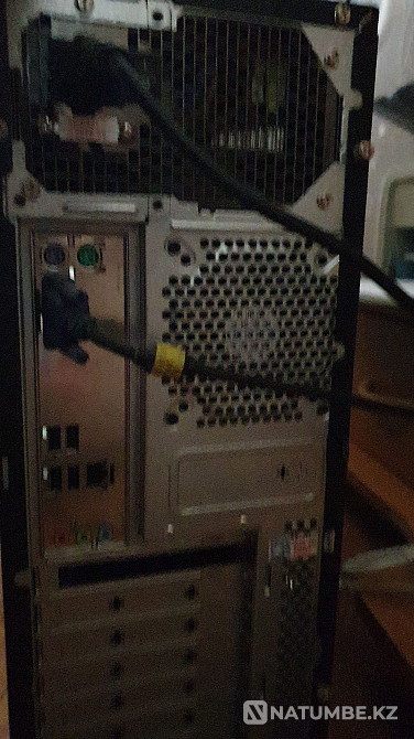 Компьютер вместе со столик; можно все по отдельности Алматы - изображение 3