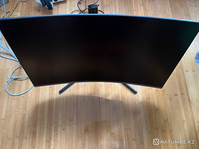Изогнутый игровой монитор Samsung LU32R590CWIXCI 32 дюйма; 4K Алматы - изображение 2