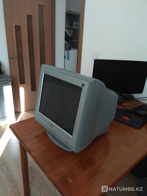 Монитор LG CRT VGA Алматы - изображение 3