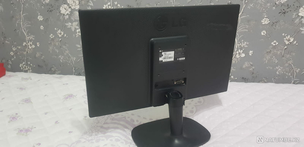 LG 19 inch monitor in excellent condition for sale Almaty - photo 2