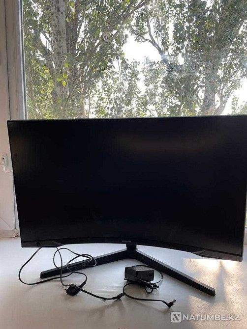 Монитор Samsung Odyssey G5 32' (треснутый экран; остальное работает) Алматы - изображение 2