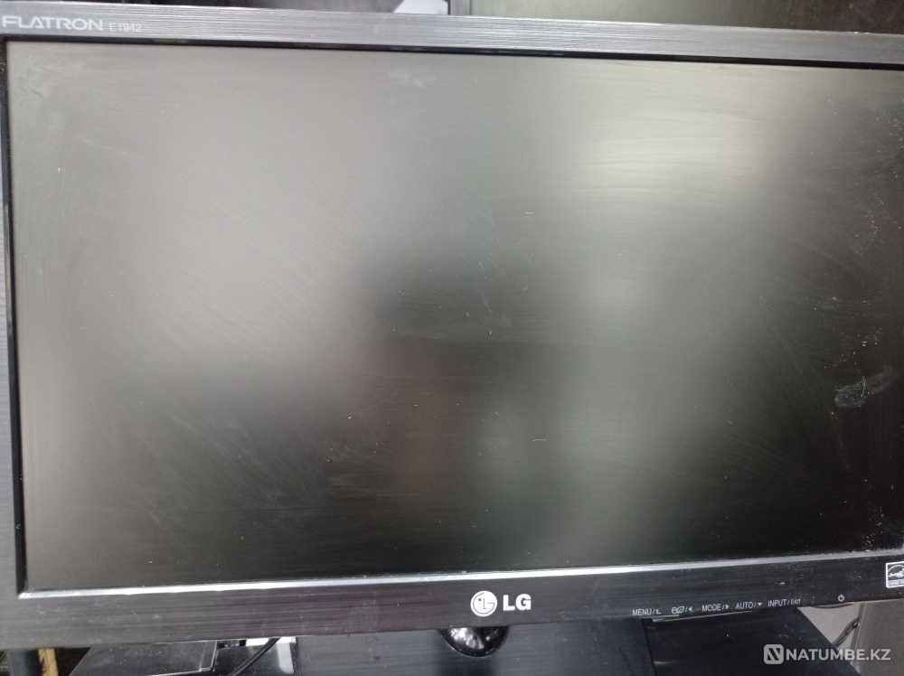 18.5" Монитор LG E1942CA Алматы - изображение 2