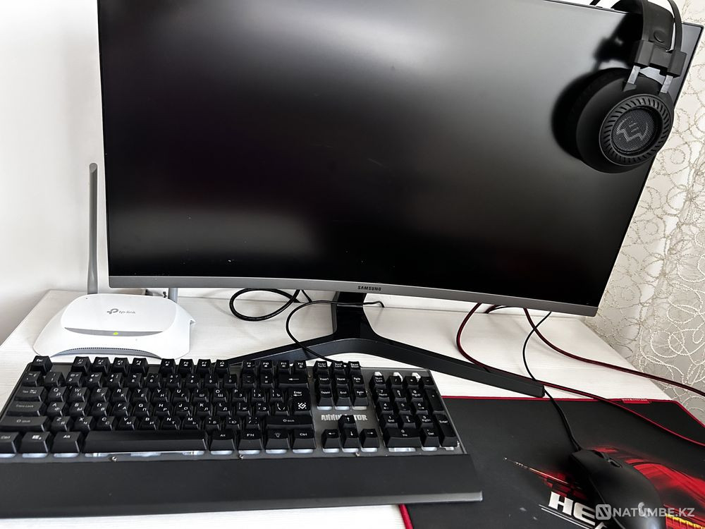 Computer and monitor and desk Almaty - photo 2