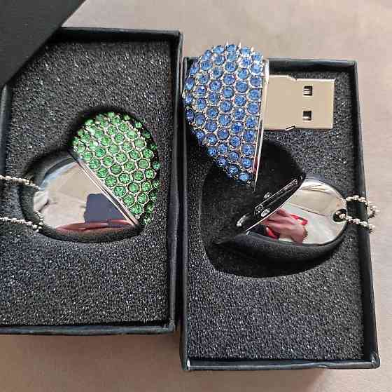 Флешка 32 gb usb 2.0 юсьби кулон в упаковке сердце подарок Алматы