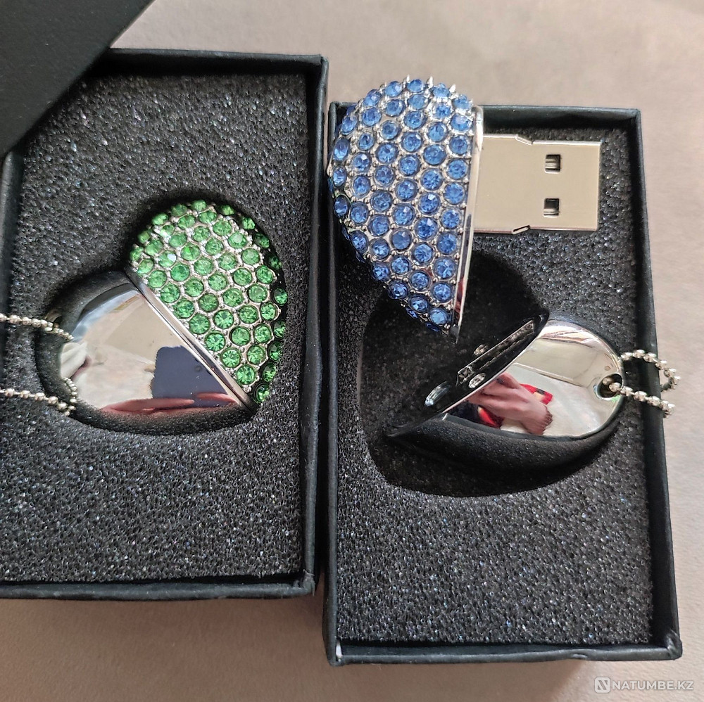 Флешка 32 gb usb 2.0 юсьби кулон в упаковке сердце подарок Алматы - изображение 2