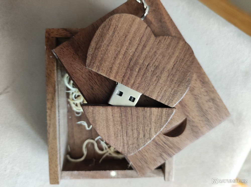 Флешка 32 gb usb 2.0 юсьби кулон в упаковке сердце подарок Алматы - изображение 4