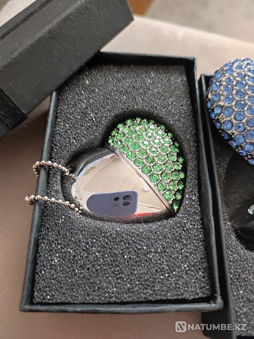 Флешка 32 gb usb 2.0 юсьби кулон в упаковке сердце подарок Алматы - изображение 7