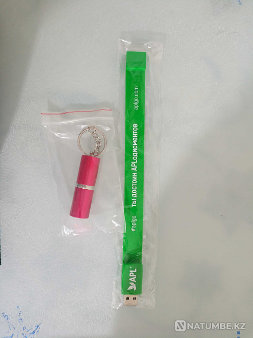 Флешки по 2 Гб каждая Алматы - изображение 1