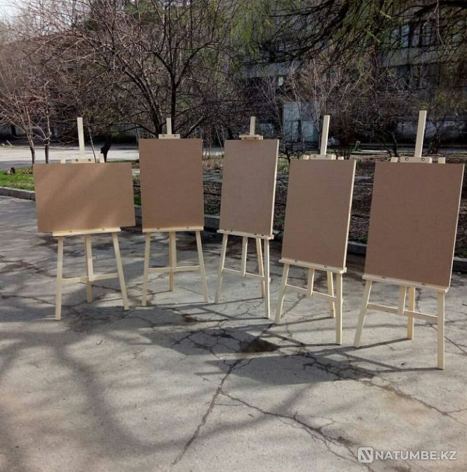 Selling new easel  - photo 1