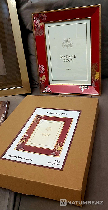 Tapestry Paintings;2 Madame Coco Frames  - photo 1