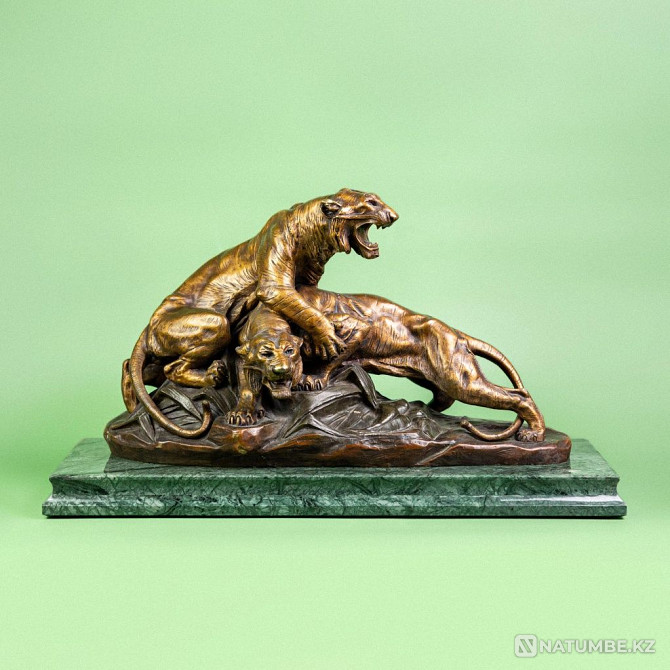 Cabinet sculpture “Tigers; ready to attack