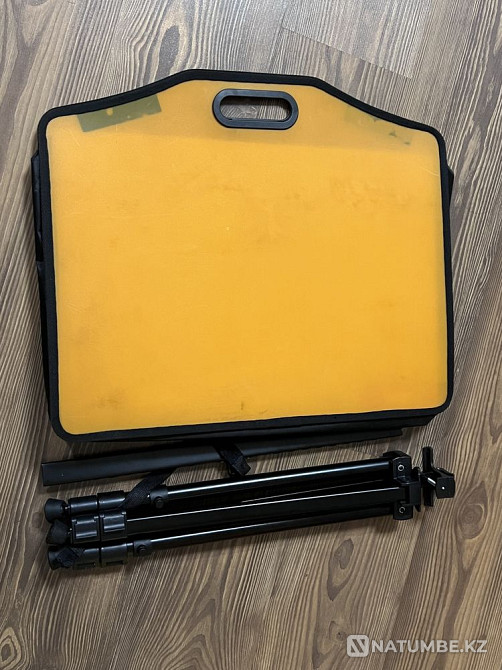 4 в 1 новый! мольберт+папка А3+набор линеек+холст  - изображение 1