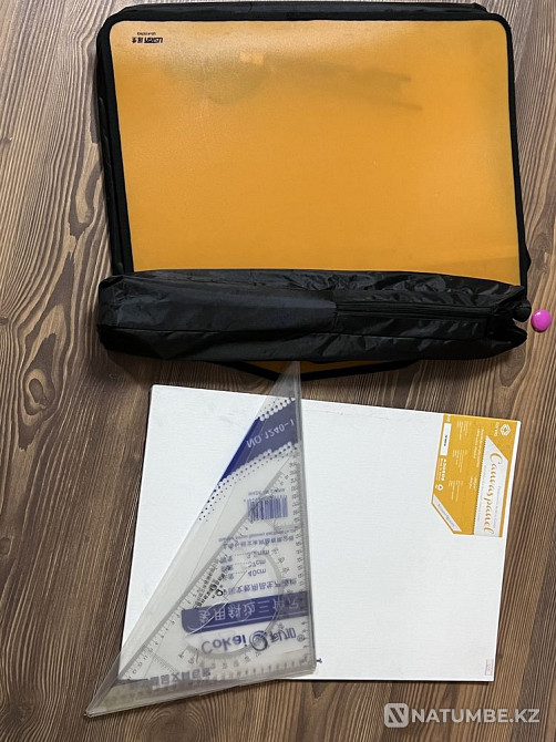 4 в 1 новый! мольберт+папка А3+набор линеек+холст  - изображение 2