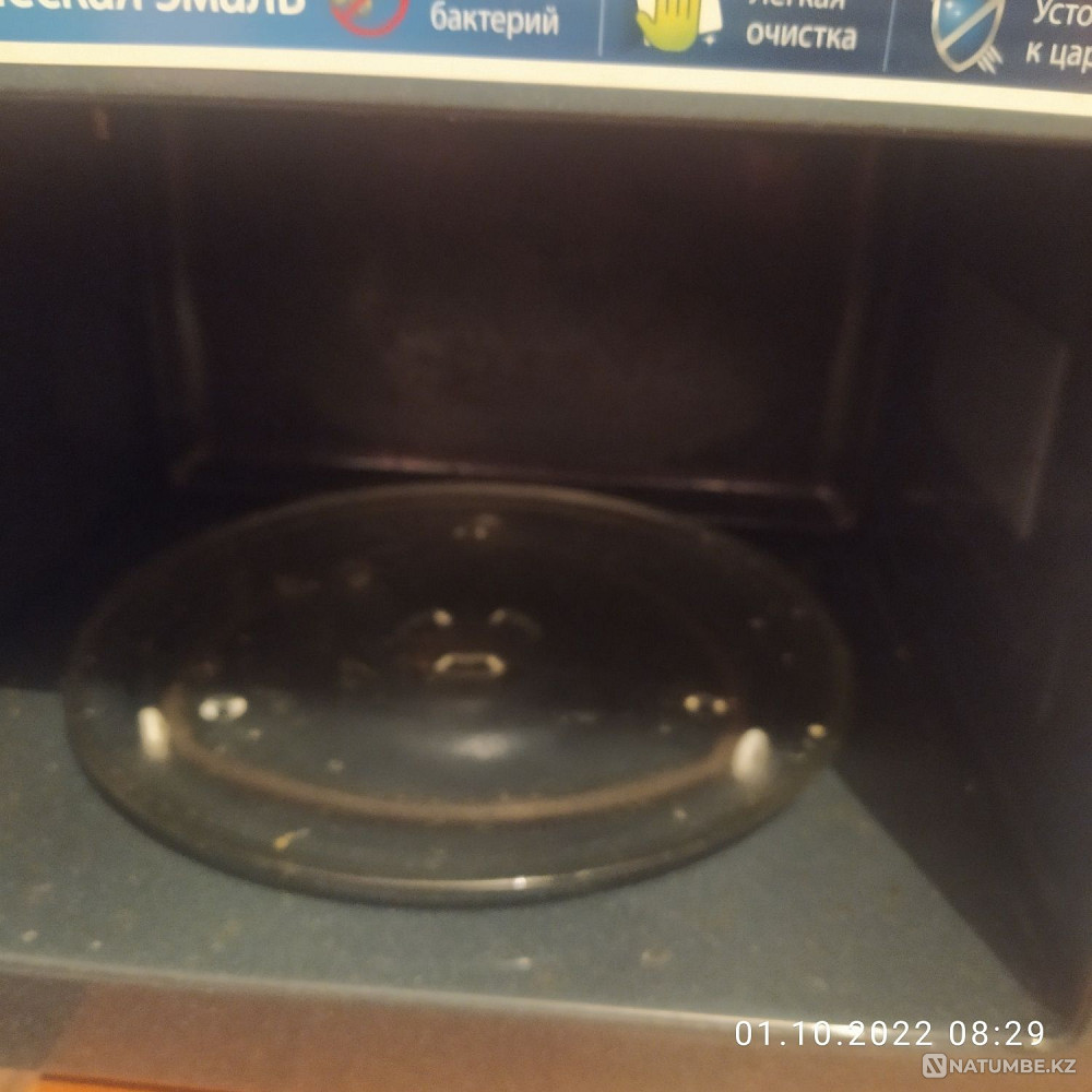 Microwave oven Samsung ME73AR. Almaty - photo 2